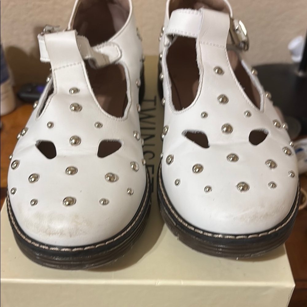 Twin-Set White Dress Shoes Elegant Design - Picture 3 of 11